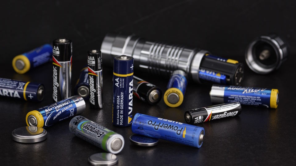 How Batteries Work in Powering Devices?
