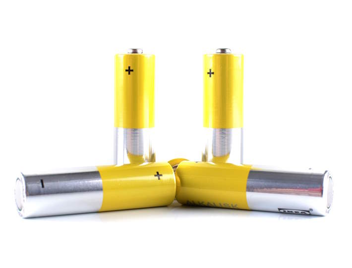 Rechargeable vs Disposable Batteries - Ultimate Battery Battle