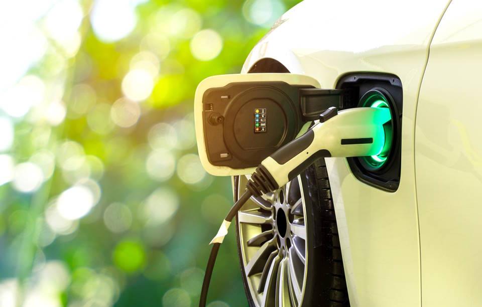 The Advantages of Installing a Home Electric Car Charging Station