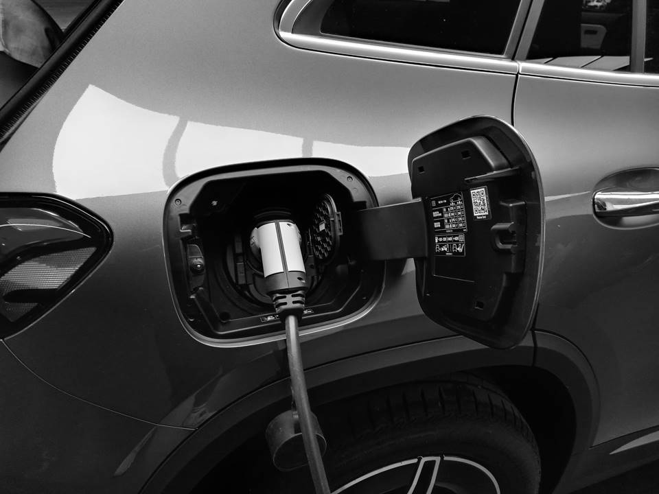 How to Safely Remove the Charger from an Electric Car