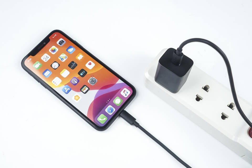 How Much Does It Cost to Charge a Smartphone?